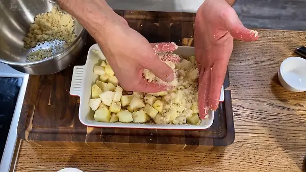 Knuspriger Apfel-Birnen-Crumble