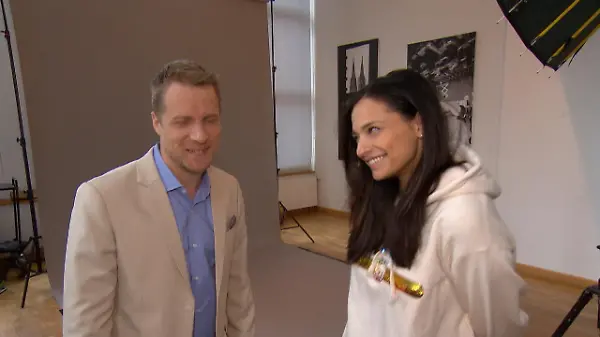 Amira Pocher macht den Straßen-Test