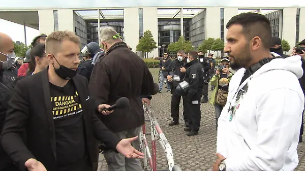 Hier trifft Oliver Pocher auf Attila Hildmann