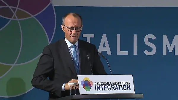 Kein Bock auf Kanzler! Als Merz' Rede beginnt, verlassen SIE den Raum