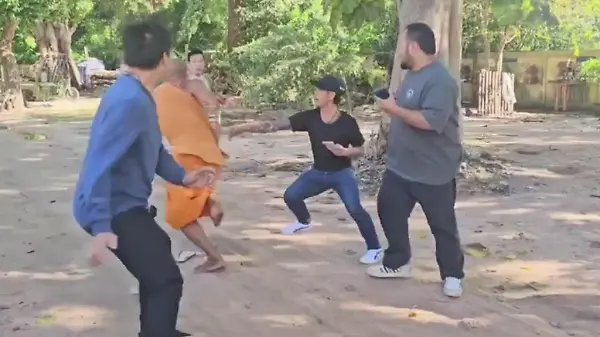 Flucht statt Gebet! Mönch will Drogen verkaufen – und wählt den falschen Kunden