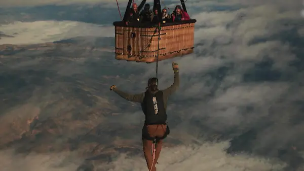 Weltrekord! Balance-Akt zwischen Heißluftballons – in 5.000 Metern Höhe