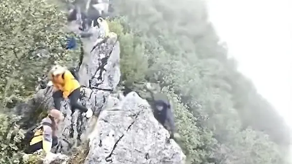 Selfie an Felswand endet mit Sturz – Wanderer fällt 40 Meter tief