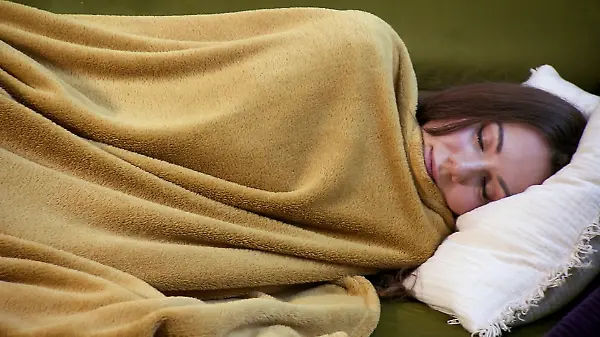 Sie leidet unter Schlafstörungen und Blähbauch – dann bekommt sie DIESE Diagnose