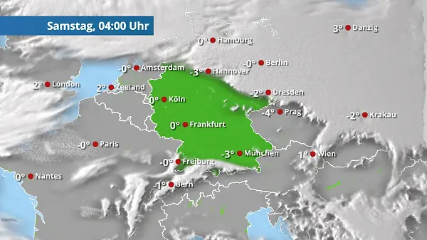 Frostige Nacht mit Wolken im Norden