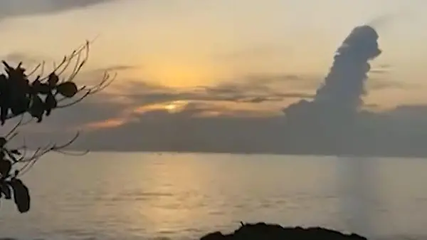 Mutter Natur, schau weg! Diese Penis-Wolke steht wie 'ne Eins