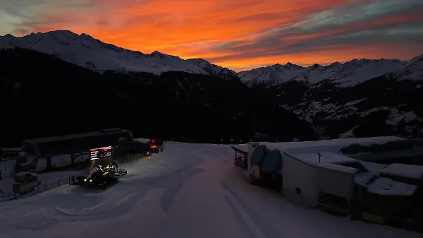 Farbenspiel über den Pisten: Ein Abend in 1.800 Metern Höhe