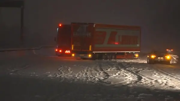 Glättealarm in Deutschland! Schnee-Chaos lähmt Berufsverkehr