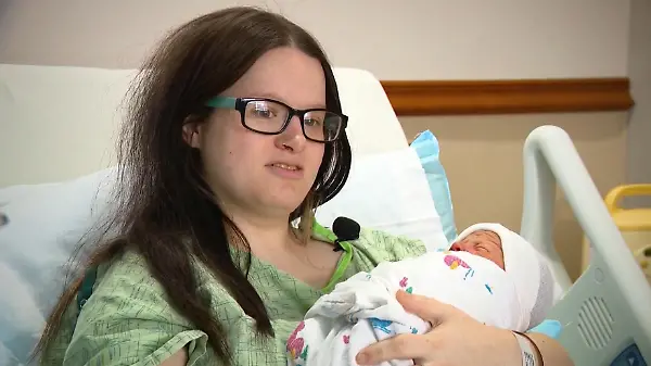 Frau merkt nicht, dass sie schwanger ist – und bekommt Baby auf der Arbeit